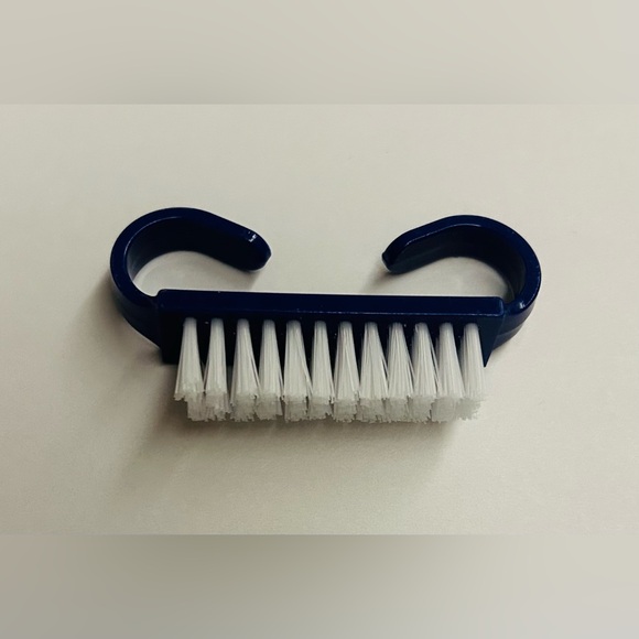 New Sassy + Chic Purple Nail Grooming Kit 6 Pieces Home or Travel Great Gift - Picture 7 of 16